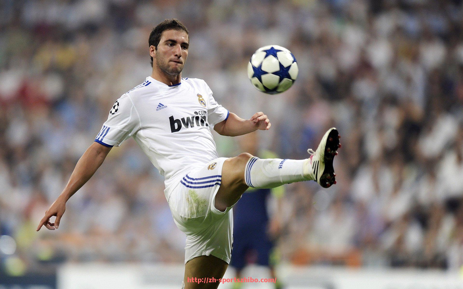 体育直播-欧冠决赛央视解说集锦：激情语录与技术讲解并重